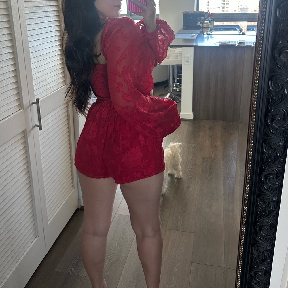 Red Two-Piece Crop Top & High-Waist Shorts Set - Picture 3 of 4